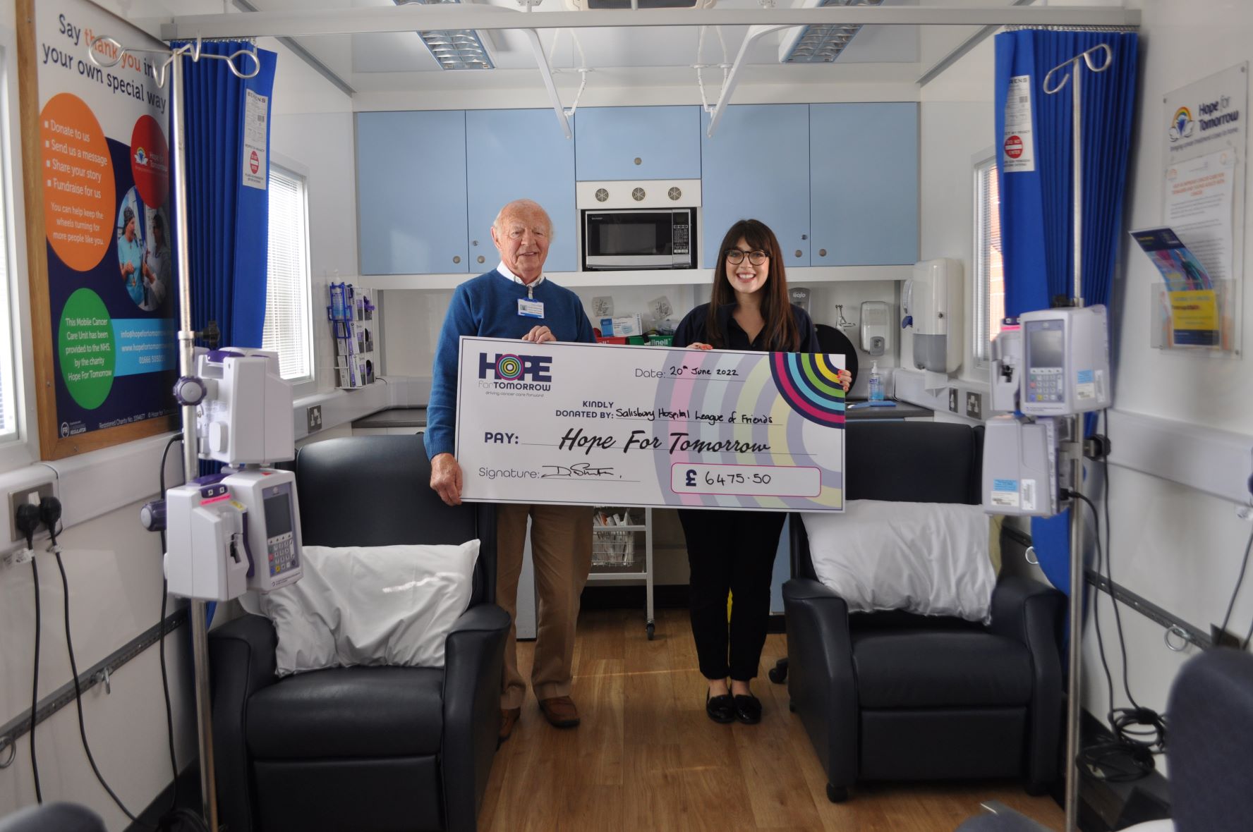 Salisbury League of Friends donates £6,475.50 to towards new mobile cancer care unit