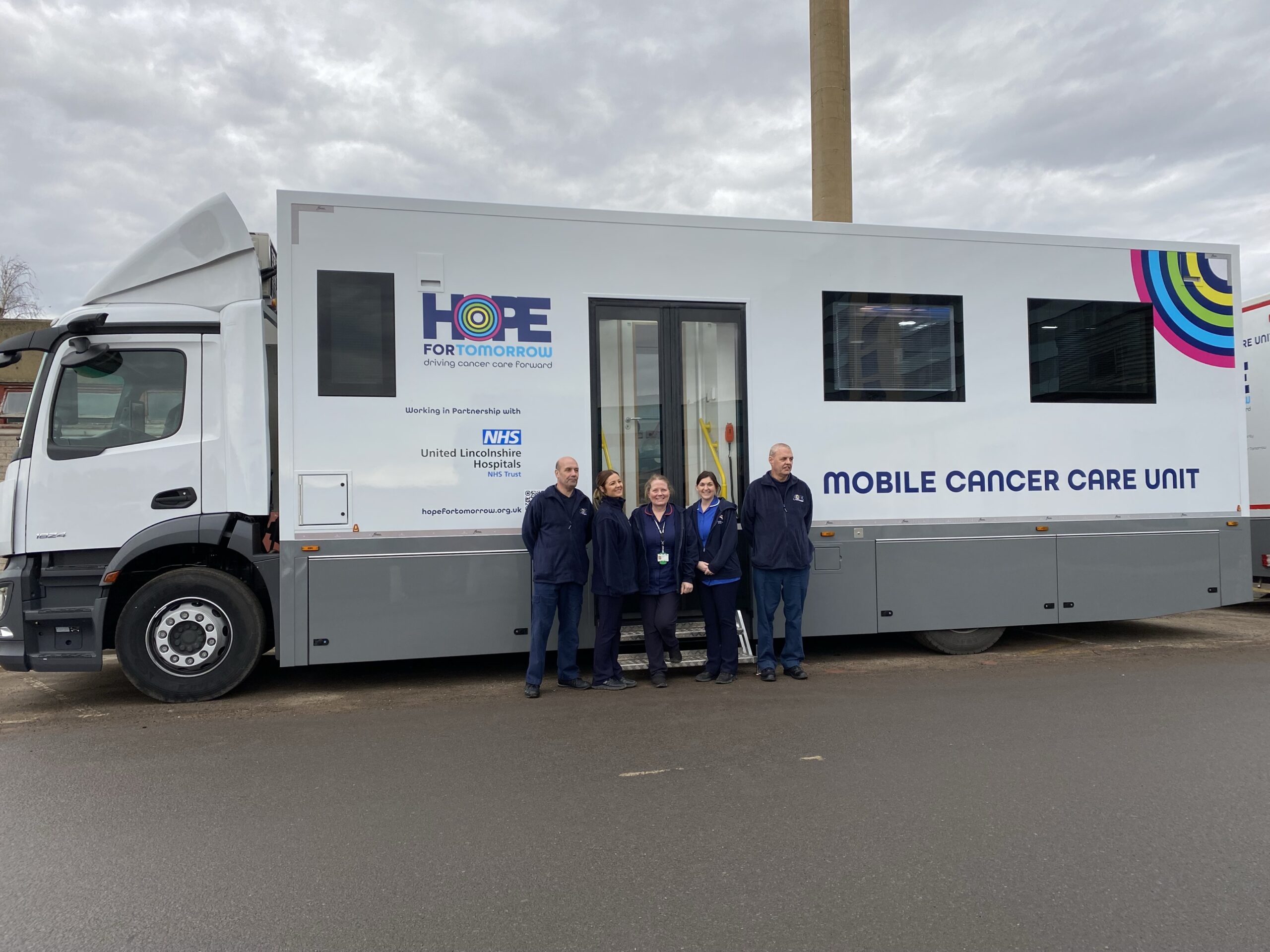 Lincolnshire mobile unit 'Elaine' with members of the Lincolnshire NHS trust outside