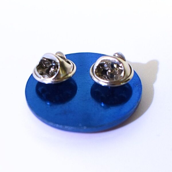 Image showing the back of the brooch with dual butterfly clutch pin fitting