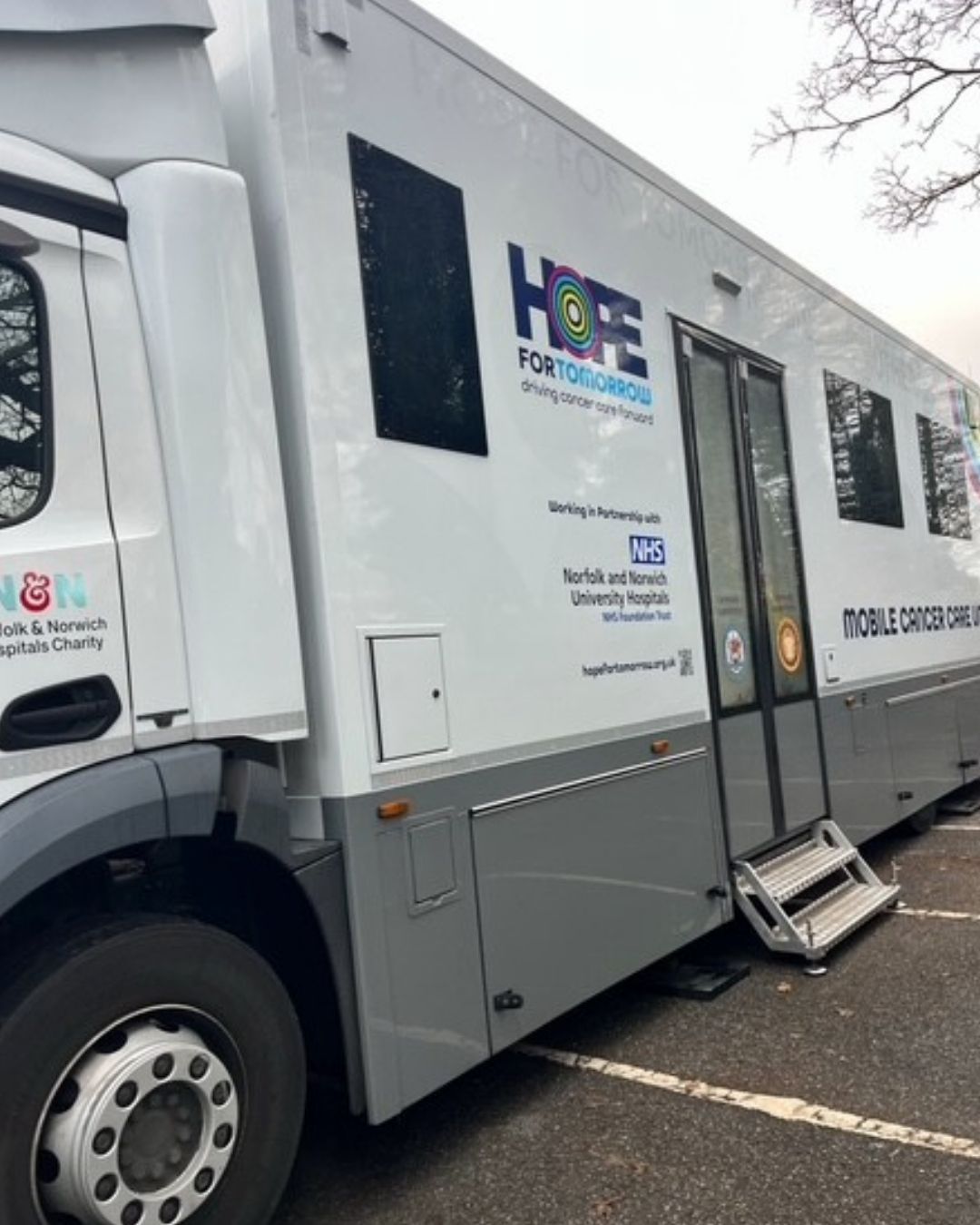 image of 'Amara' our Norfolk-based mobile unit from the side, showing the doors where patients enter